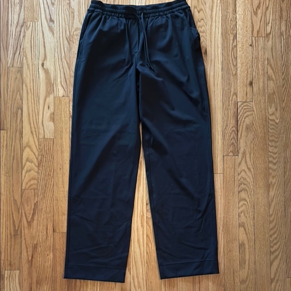 Lululemon sz S Luxtreme Mid-Rise Straight-Leg Trouser
Black Pant like new cond - Picture 3 of 14